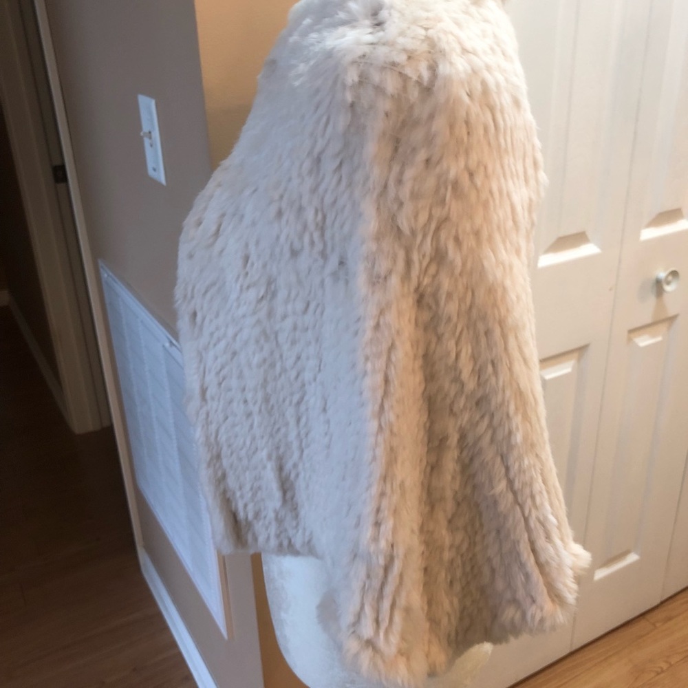 Rabbit fur cape - Picture 4 of 6